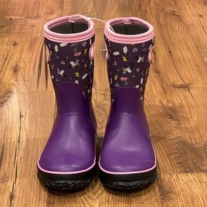 BOGS brand purple girls size 4M unicorn pattern waterproof boots. Brand new.